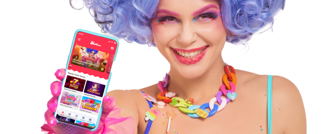 Slotbon maskotu Lollipop Lola Slotbon mobil uygulamasını tutuyor